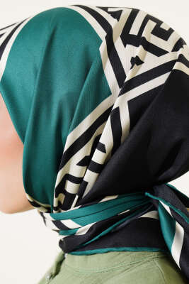 Geometrik Detaylı Saten Twill Eşarp Zümrüt - Başörtüsü