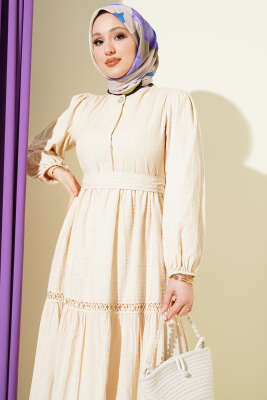 Gizli Düğmeli Kuşaklı Elbise Bej - Elbise