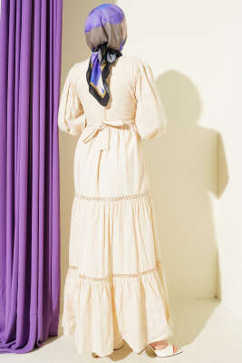 Gizli Düğmeli Kuşaklı Elbise Bej - Elbise