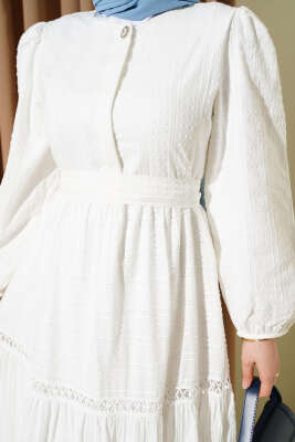 Gizli Düğmeli Kuşaklı Elbise Beyaz - Elbise