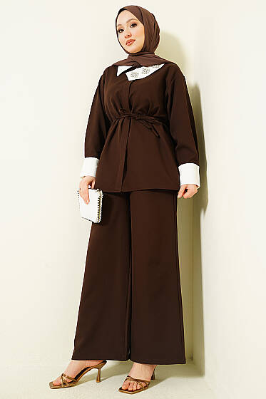 Gizli Düğmeli Yakası Taşlı İkili Takım Kahve - İkili Takım