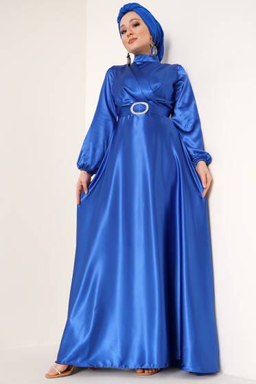 Göğsü Katlı Kemerli Saks Saten Elbise - Tesettür Elbise