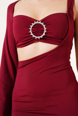 Göğüs Aksesuarlı Dekolteli Mini Elbise Bordo - Kadın Giyim Modelleri
