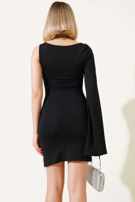 Göğüs Aksesuarlı Dekolteli Mini Elbise Siyah - Kadın Giyim Modelleri