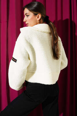 Göğüs Armalı Kısa Peluş Ceket Ekru - Kadın Giyim Modelleri