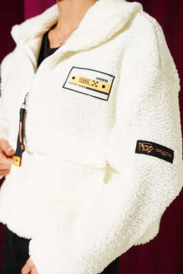 Göğüs Armalı Kısa Peluş Ceket Ekru - Kadın Giyim Modelleri