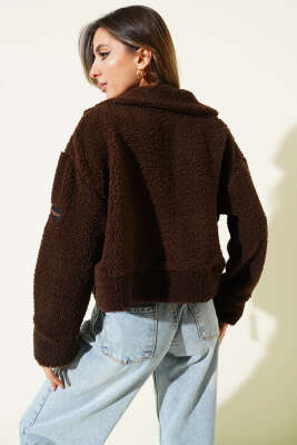 Göğüs Armalı Kısa Peluş Ceket Kahve - Kadın Giyim Modelleri