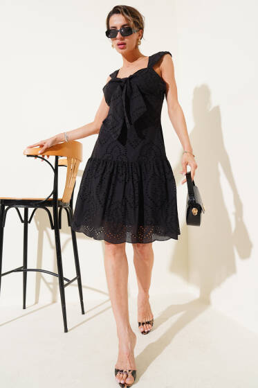 Göğüs Bağlamalı Brodeli Elbise Siyah - Kadın Giyim Modelleri