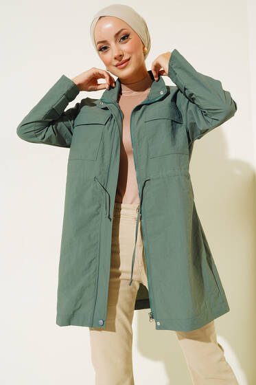 Göğüs Cepli Dik Yaka Yağmurluk Pers Yeşil - Yağmurluk