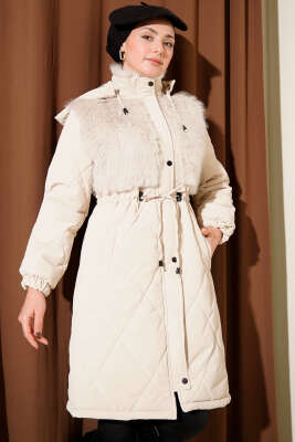 Göğüs Kürklü Kapüşonlu Kapitone Mont Bej - Mont