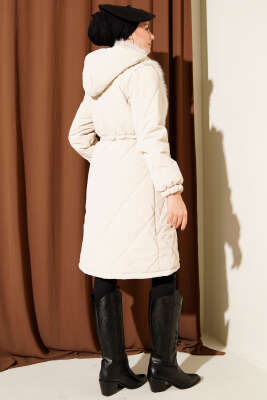 Göğüs Kürklü Kapüşonlu Kapitone Mont Bej - Mont