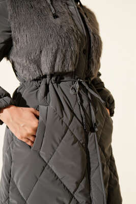 Göğüs Kürklü Kapüşonlu Kapitone Mont Füme - Mont