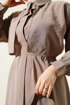 Göğüs Parçalı Kuşaklı Tencel Elbise Vizon - Tesettür Elbise