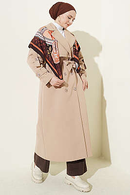 Göğüs Pelerinli Kuşaklı Uzun Trençkot Bej - GÜRZA TEKSTİL