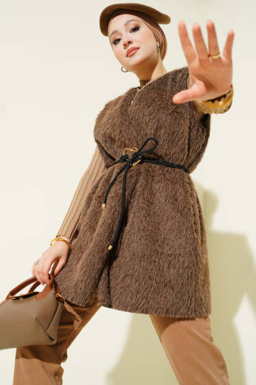 Gold Aksesuarlı Kuşaklı Sakallı Yelek Vizon - Yelek