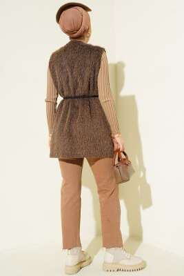 Gold Aksesuarlı Kuşaklı Sakallı Yelek Vizon - Yelek