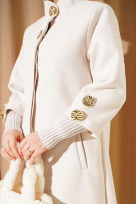 Gold Broşlu Cepli Kaşe Kaban Bej - Kaban