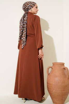 Gold Düğme Detaylı Elbise Kahve - Tesettür Elbise