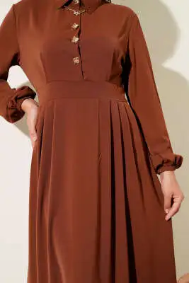Gold Düğme Detaylı Elbise Kahve - Tesettür Elbise