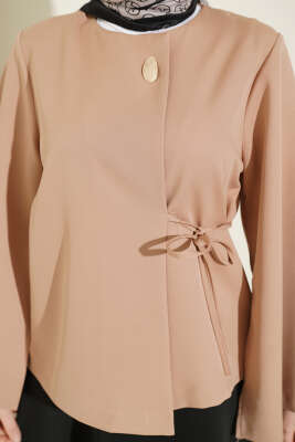 Gold Düğmeli Bağcıklı Kısa Ceket Latte - Ceket