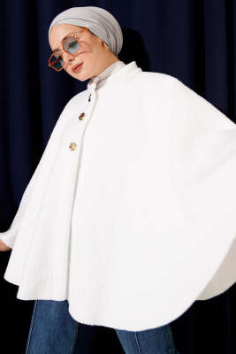 Gold Düğmeli Buklet Panço Beyaz - MUSTİ