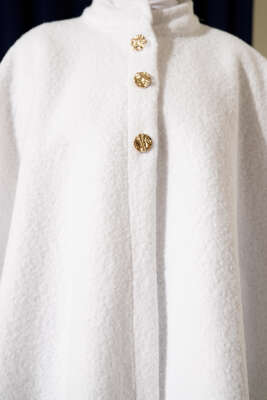 Gold Düğmeli Buklet Panço Beyaz - Panço