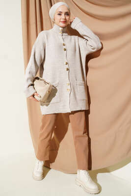 Gold Düğmeli Cepli Triko Hırka Bej - Hırka