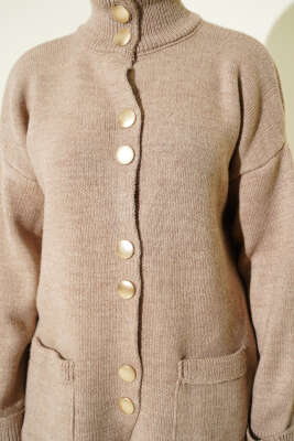 Gold Düğmeli Cepli Triko Hırka Vizon - Hırka