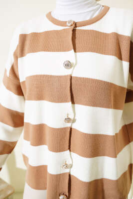 Gold Düğmeli Çizgili Kısa Triko Hırka Büsküvi - Triko Hırka