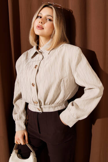 Gold Düğmeli Kabartmalı Kısa Ceket Bej - Kadın Giyim Modelleri