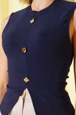 Gold Düğmeli Kolsuz Bluz Lacivert - Kadın Giyim Modelleri