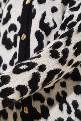 Gold Düğmeli Leopar Desen Triko Hırka Taş - Triko Hırka