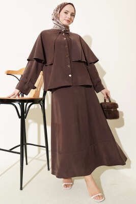 Gold Düğmeli Pelerinli Tensel Etekli Takım Kahve - HATUN