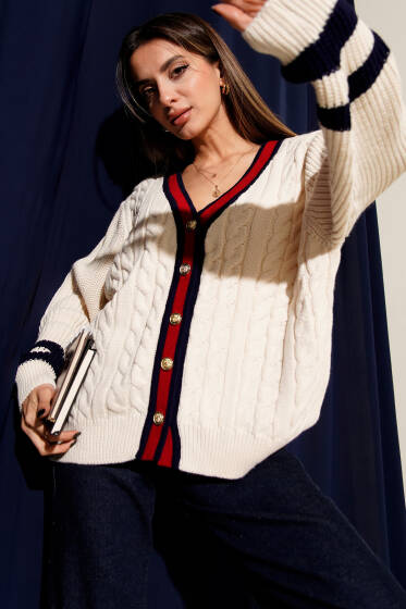 Gold Düğmeli Şeritli Triko Hırka Bej - Kadın Giyim Modelleri