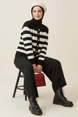 Gold Düğmeli Triko Kısa Hırka Siyah - Yılın Fırsatı