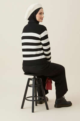 Gold Düğmeli Triko Kısa Hırka Siyah - Yılın Fırsatı