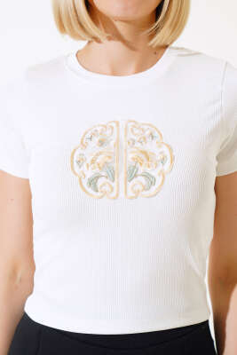 Gold Nakışlı T-shirt Ekru - Kadın Giyim Modelleri