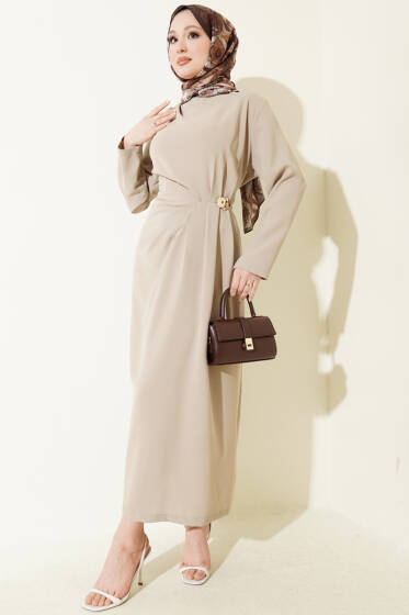 Gold Tokalı Yan Bel Pileli Elbise Bej - Elbise