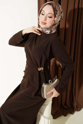 Gold Tokalı Yan Bel Pileli Elbise Kahve - MISRA