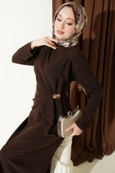 Gold Tokalı Yan Bel Pileli Elbise Kahve - Elbise