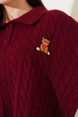 Gömlek Yaka Ayıcık Nakışlı Triko Kazak Bordo - Kadın Giyim Modelleri