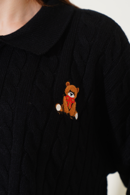 Gömlek Yaka Ayıcık Nakışlı Triko Kazak Siyah - Kadın Giyim Modelleri