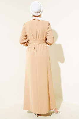 Gömlek Yaka Önü Taşlı Elbise Latte - Tesettür Elbise