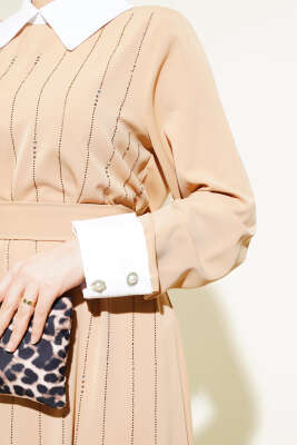 Gömlek Yaka Önü Taşlı Elbise Latte - Tesettür Elbise