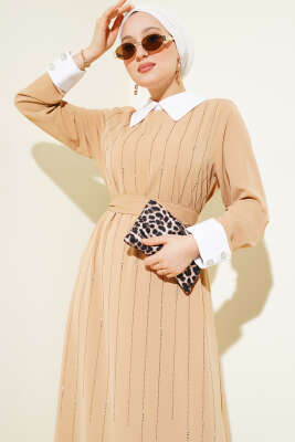 Gömlek Yaka Önü Taşlı Elbise Latte - Tesettür Elbise