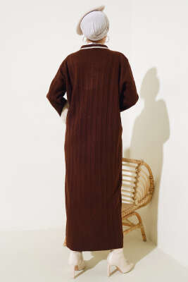 Gömlek Yaka Üç Düğmeli Triko Elbise Kahve - Tesettür Elbise