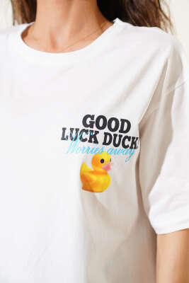 Good Luck Duck Baskılı T-shirt Ekru - Kadın Giyim Modelleri