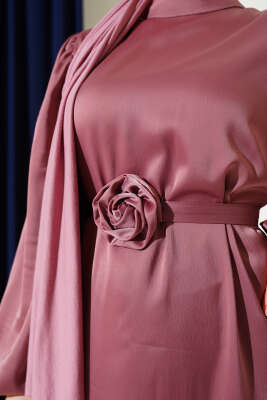 Gül Aksesuarlı Balon Kol Saten Elbise Gül Kurusu - Tesettür Elbise