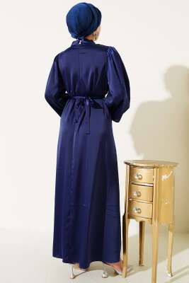 Gül Aksesuarlı Balon Kol Saten Elbise Lacivert - Tesettür Elbise