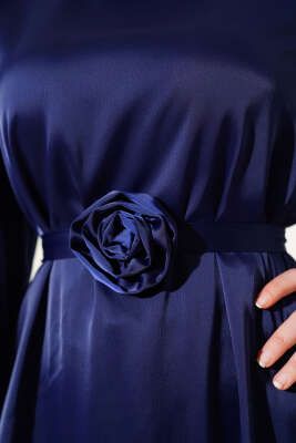 Gül Aksesuarlı Balon Kol Saten Elbise Lacivert - Tesettür Elbise